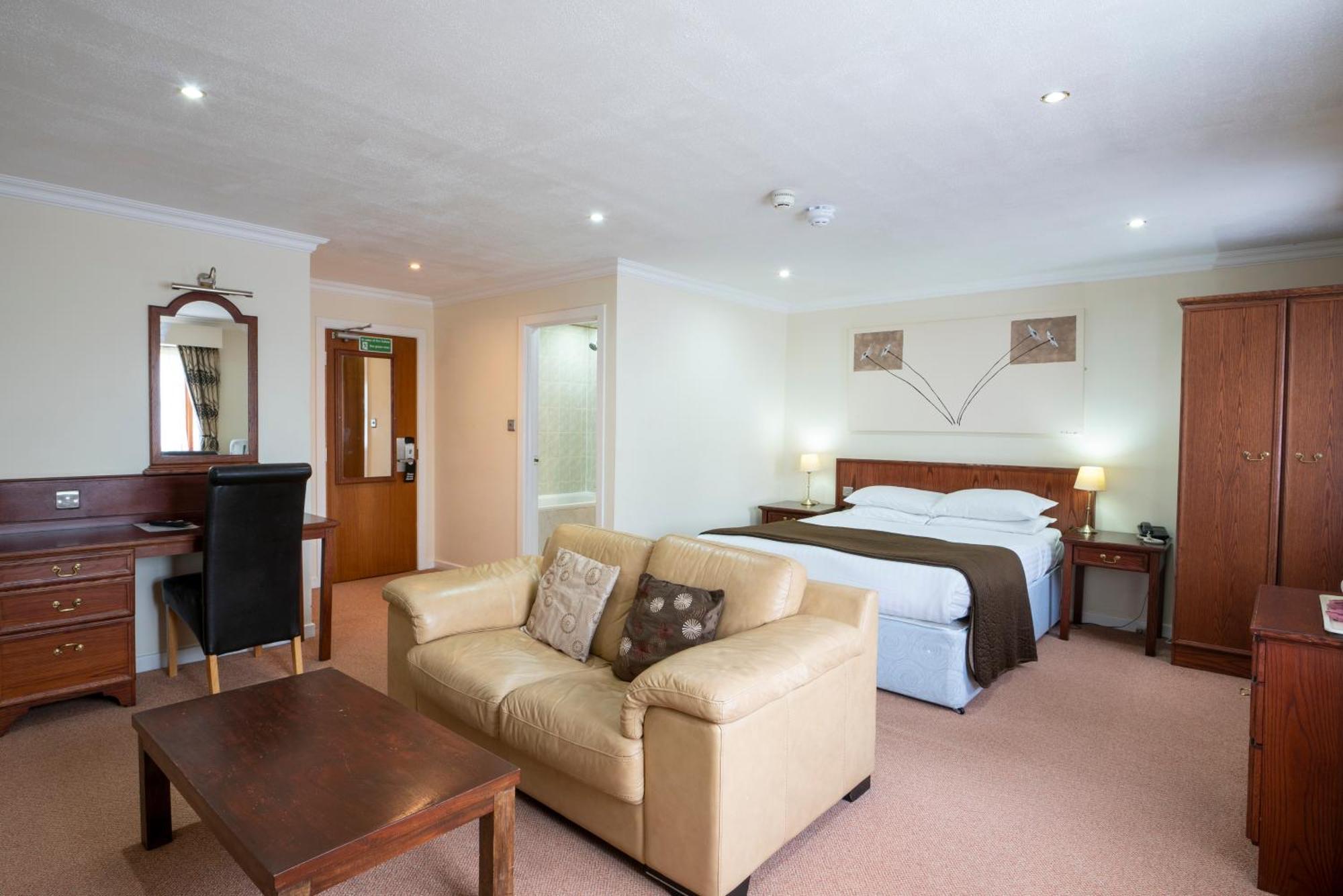 Beaufort Park Hotel Mold Buitenkant foto