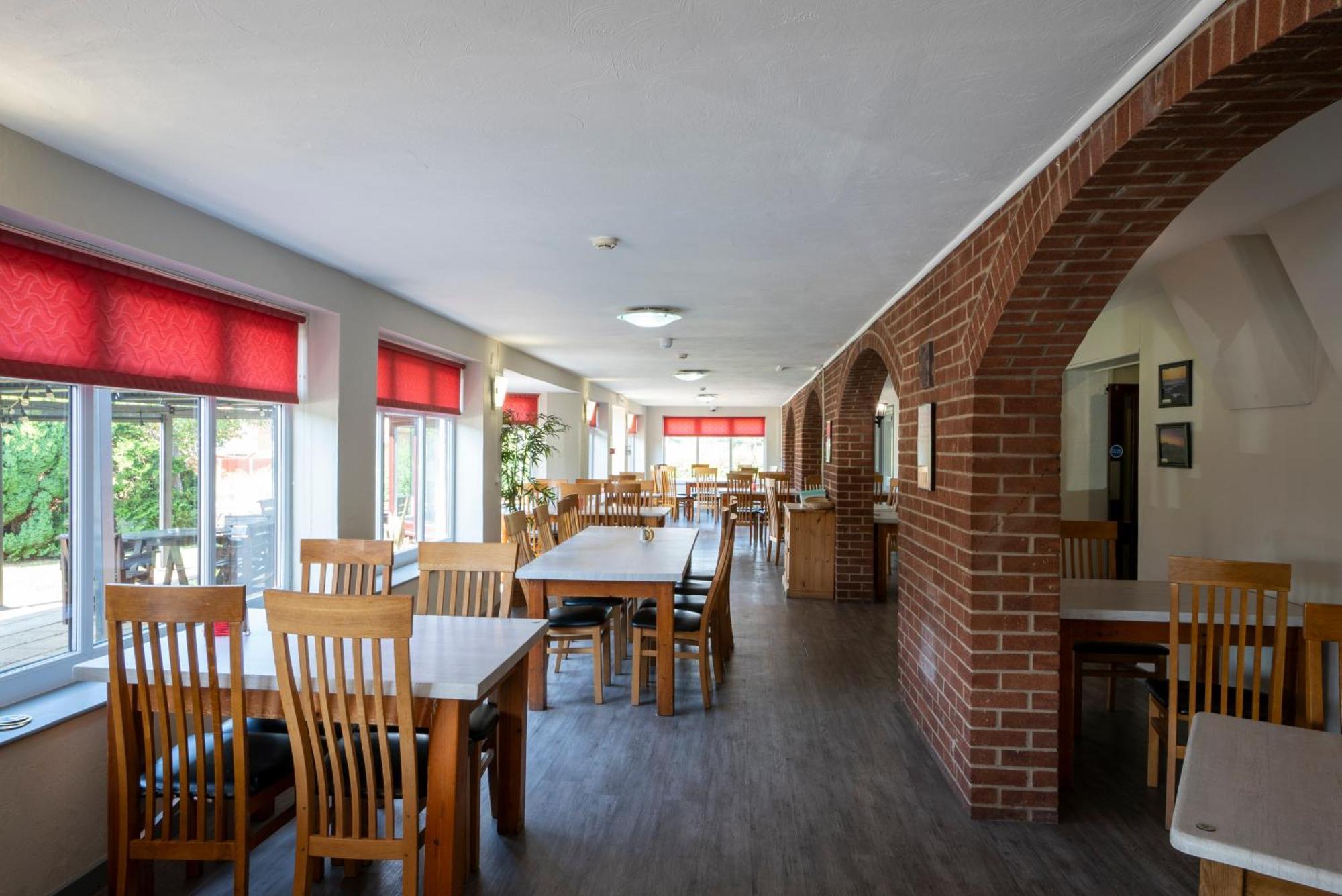 Beaufort Park Hotel Mold Buitenkant foto